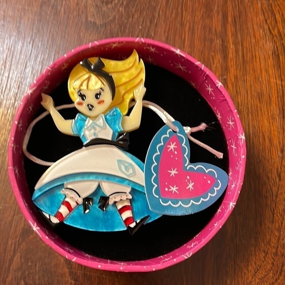Nib Erstwilder Alice Down the Rabbit Hole Brooch - Picture 1 of 5